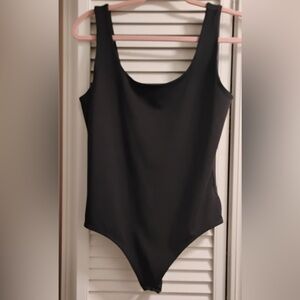Express Scoop neck sleeveless bodysuit pitch black size medium